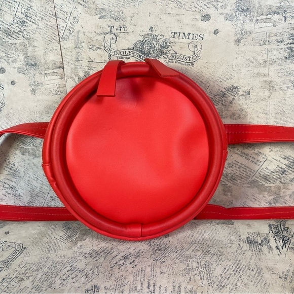 HOZEN Belt Bag in Rouge - sustainably crafted - Picture 1 of 11